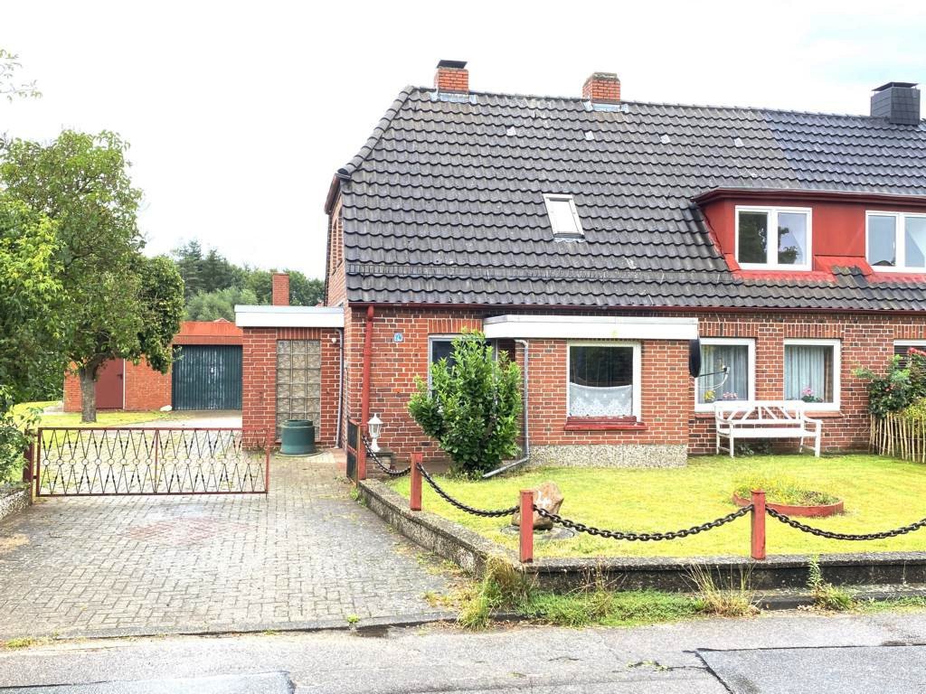 Foto Doppelhaush�lfte mit separater Ferienwohnung und Garage in Schwartbuck