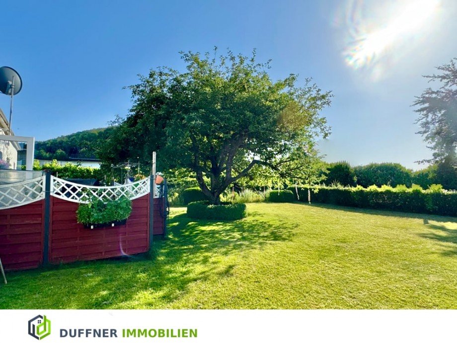 Blick in Vorgarten Einfamilienhaus Krummwisch