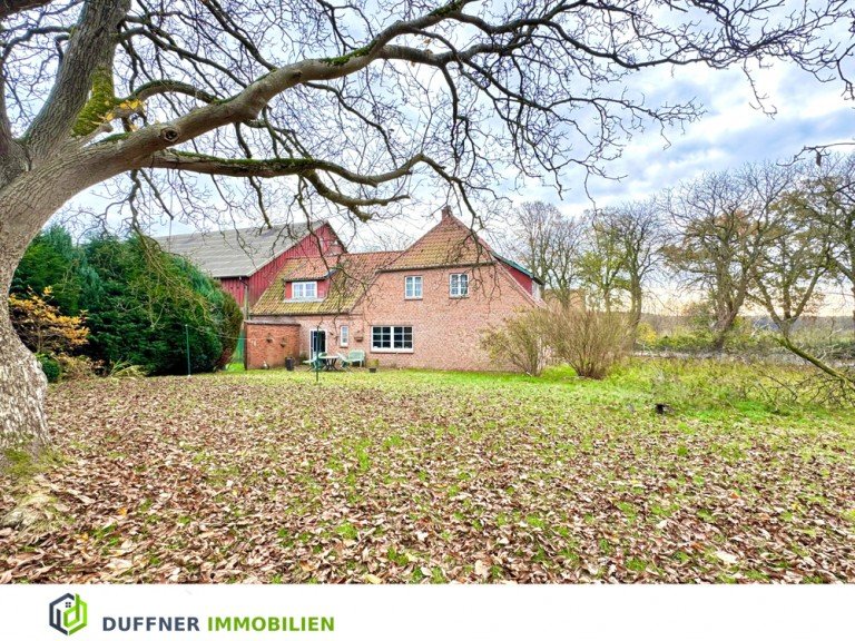 Aussenansicht Thaden / Jarsdorf Einfamilienhaus VERKAUFT Resthof auf 7000 qm mit sehr gro�er Scheune und Entwicklungspotenzial in Thaden