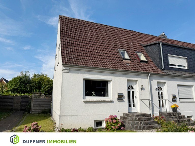Haust�r Kiel Einfamilienhaus VERKAUFT: Charmantes kleines Reihenendhaus in urbaner und dennoch ruhiger Wohnlage.